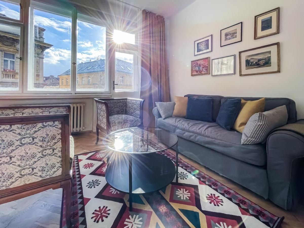 Turnkey I Vintage Terrace Apartment براغ المظهر الخارجي الصورة