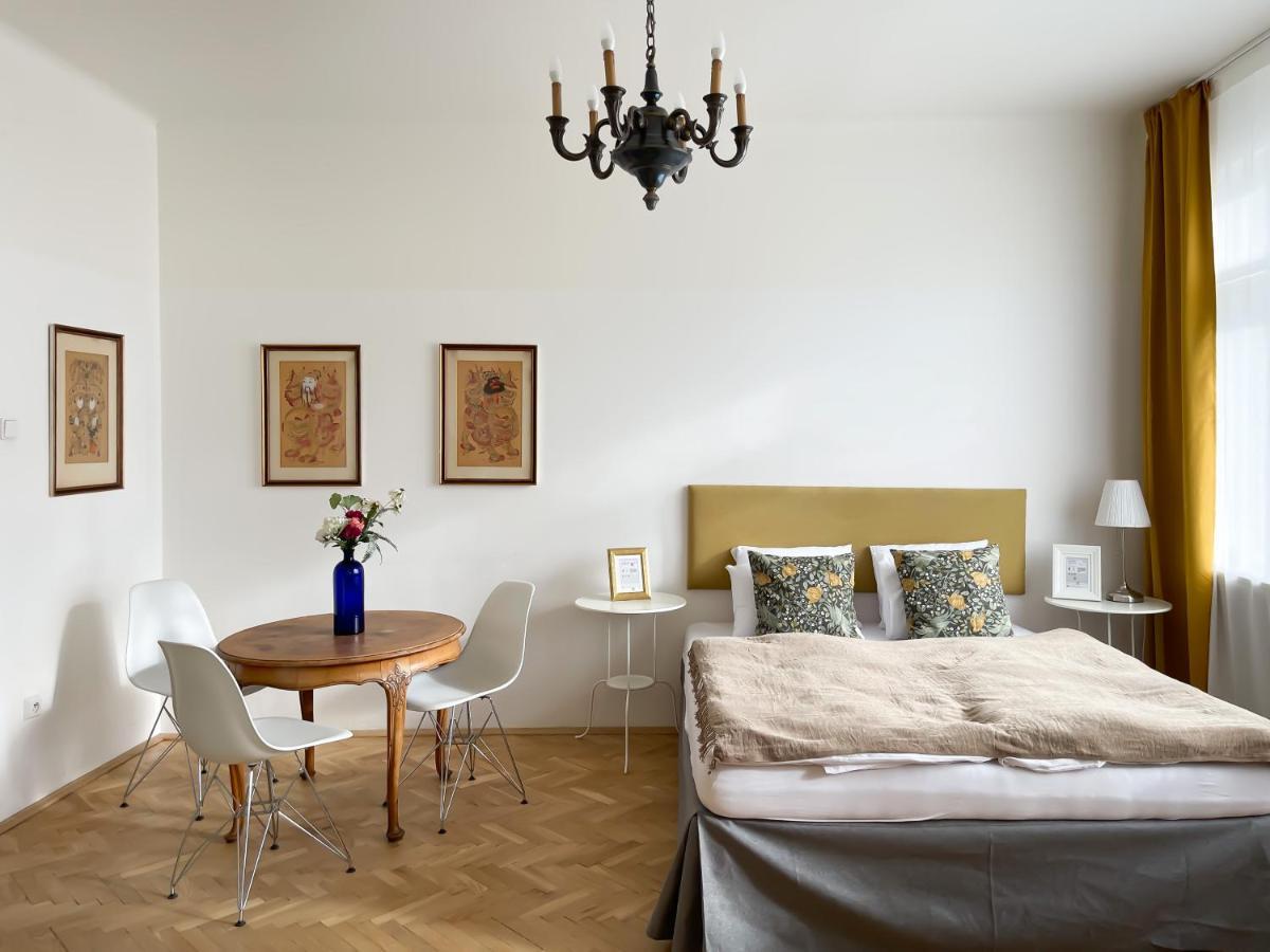 Turnkey I Vintage Terrace Apartment براغ المظهر الخارجي الصورة